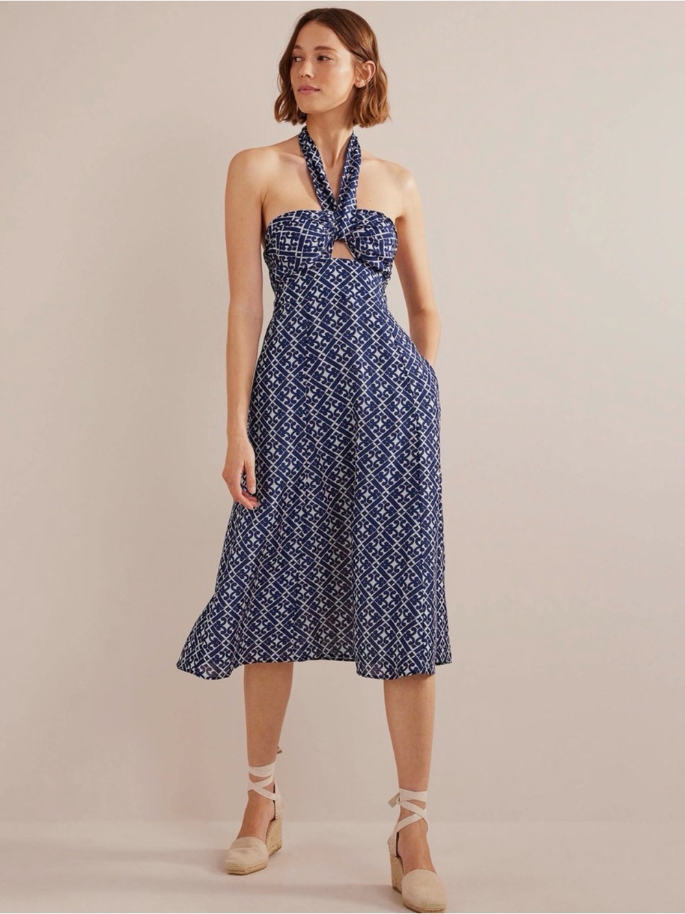 Boden Halterneck Cut Out Midi Dress
Prussian Blue Geo
Preppy
Beach
Size 8
$200